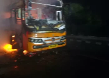 लखनऊ में सुबह-सुबह बड़ा हादसा: बिहार से दिल्ली जा रही स्लीपर बस में लगी आग, जिंदा जले पांच यात्री,