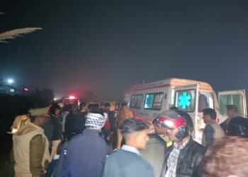 Auraiya News: तहसीलदार ने घायलों को पहुंचाया अस्पताल