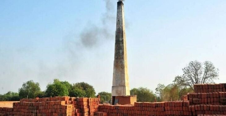 Auraiya News: भट्ठे के चौकीदार का फंदे पर मिला शव