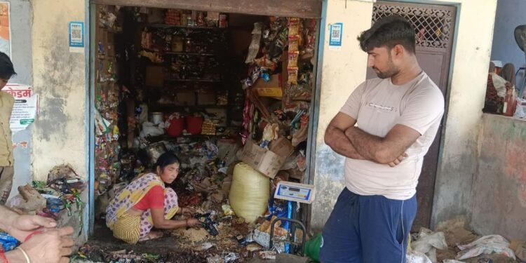 Auraiya News: परचून की दुकान में आग से 70 हजार का सामान जला