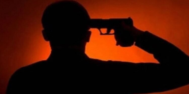 Auraiya News: शराब के नशे में युवक ने खुद को मारी गोली, हालत गंभीर