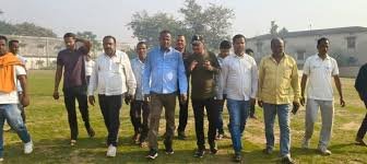 Auraiya News: ट्रेनरों ने युवाओं को दी सिविल डिफेंस की ट्रेनिंग