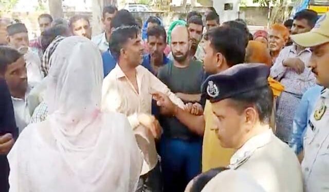 Auraiya News: मायके पक्ष का हंगामा, पुलिस की मौजूदगी में हुई अंत्येष्टि