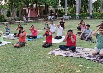 Auraiya News: योग के लिए नारायणी मंडपम दिबियापुर में जुटेंगे हजारों लोग