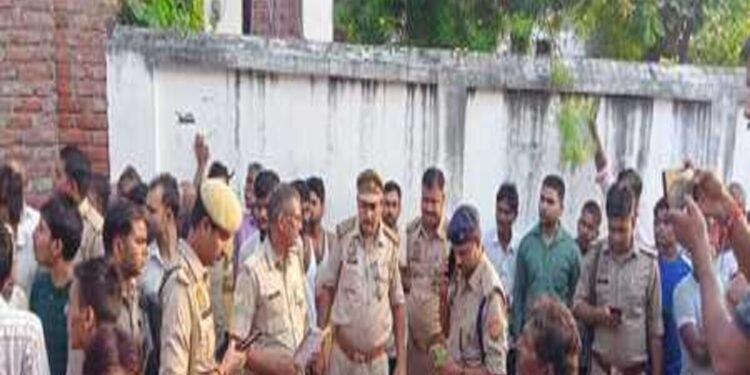 Auraiya News: कमरे में पड़ा मिला युवक का शव, अंतिम संस्कार के लिए गांव लाए