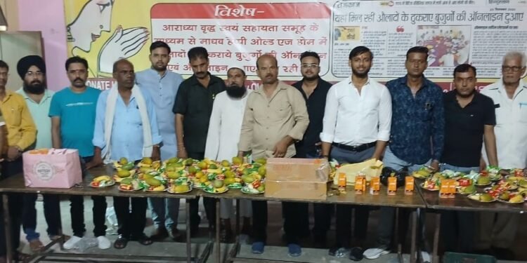 Auraiya News: वृद्धाश्रम में मनाएं जन्मदिन और शादी की सालगिरह