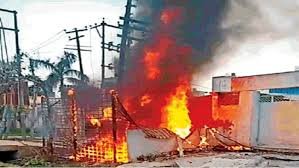 Auraiya News: ट्रांसफार्मर बॉक्स में आग लगने से बिजली गुल