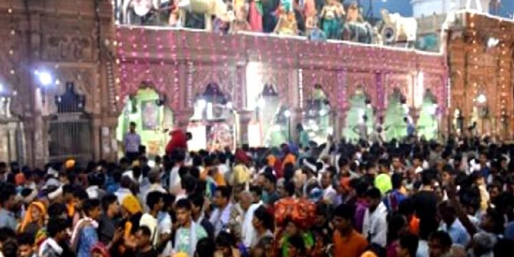 मुड़िया पूर्णिमा मेला: श्रद्धालुओं का उमड़ा हुजूम, हर ओर गिरिराज महाराज के जयकारों की गूंज