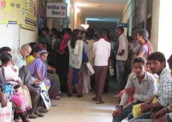 Auraiya News: मेडिकल कॉलेज की ओपीडी में पहुंचे दो हजार मरीज