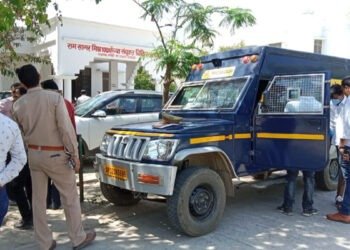 Auraiya News: गोली से घायल कैश वैन के हेल्पर की मौत,