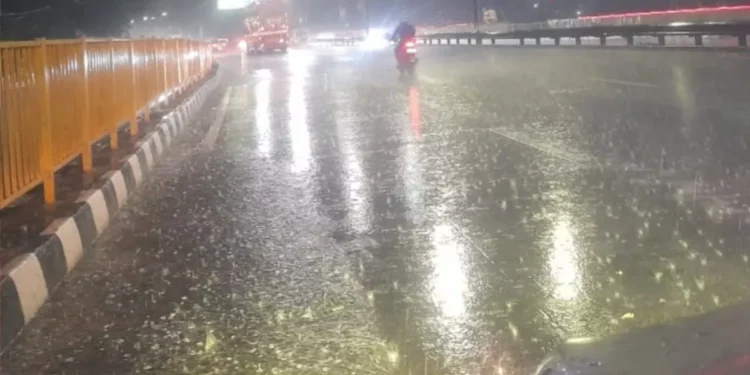 UP Weather Update: आगरा में छाए बादल…झमाझम बारिश, गर्मी से मिली राहत;