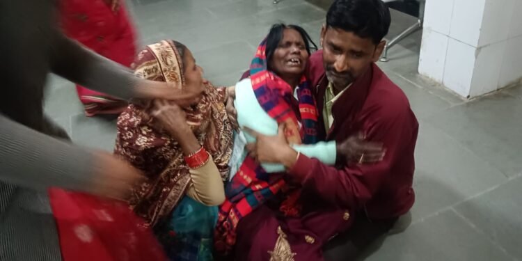 Auraiya News: बाइक बेकाबू होने से मंदिर जा रही युवती की मौत