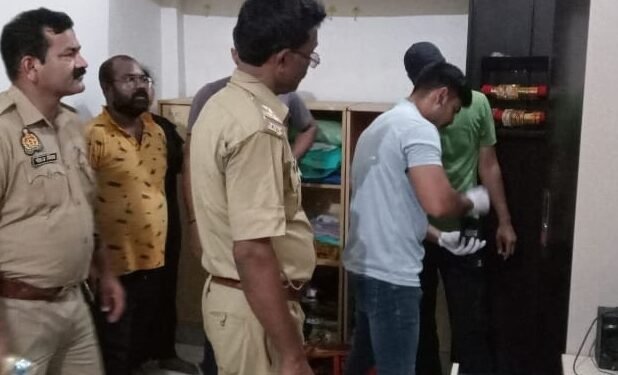 Auraiya News: घर का ताला टूटा न कुंडी काटी लाखों का माल कर दिया पार