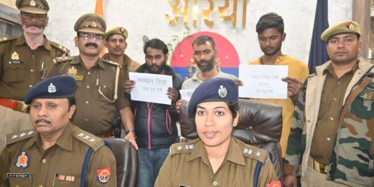 Auraiya News: हादसे के बाद चेती पुलिस, सड़क पर मक्का सुखाने में तीन गिरफ्तार
