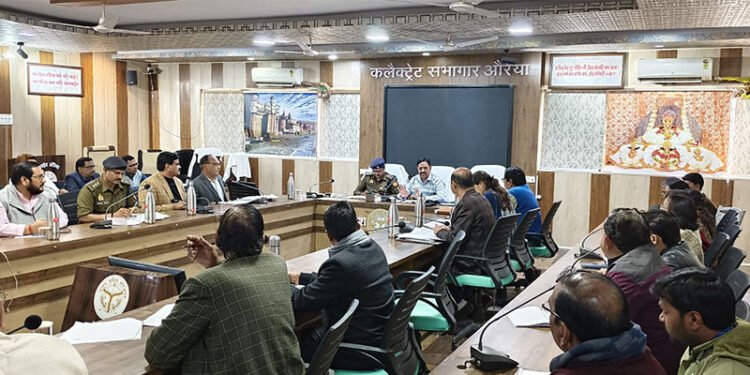 Auraiya News: पुलिस ने नहीं भेजी रिपोर्ट, कार्यशैली सुधारने के निर्देश