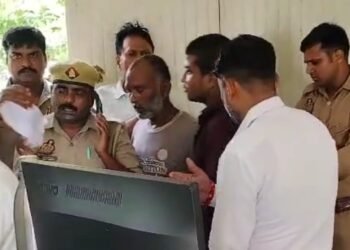 Auraiya News: सिविल कोर्ट में तमंचे के साथ पकड़े गए चाचा-भतीजा