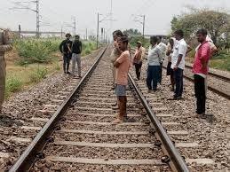 Auraiya News: बेटे-बहू से आजिज होकर वृद्धा पहुंची थीं खुदकुशी करने