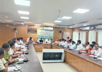 Auraiya News: नोडल अधिकारी ने की पौधारोपण अभियान की समीक्षा