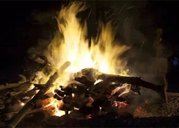 Auraiya News: किशोरी के अंतिम संस्कार में पहुंचा आरोपी चचेरा भाई और उसका परिवार