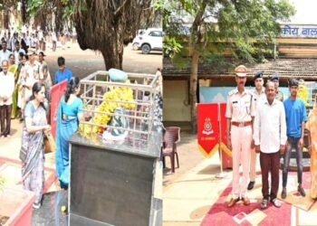 Auraiya News: शहीदों को श्रद्धासुमन, परिजनों का सम्मान