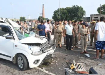 Auraiya News: कार सवार शिक्षक दंपती को टैंकर ने मारी टक्कर