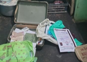 Kanpur: परिजन छत पर सोते रहे, चोर ने ताला ताेड़कर चोरी की और नशे में सो गया,