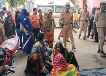 Auraiya News: फिसलने से गिरी बाइक, बहन की मौत, भाई घायल