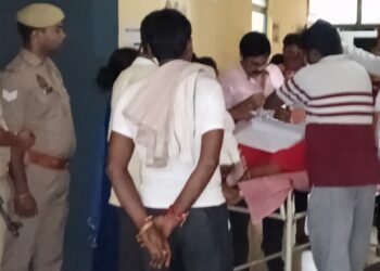 Auraiya News: फायरिंग में घायल पूर्व महिला प्रधान के सीने में फंसी है गोली