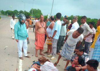 Auraiya News: पिकअप की टक्कर से बाइक सवार व्यापारी की मौत