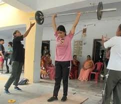 Auraiya News: 195 किलो भार में शिवम को मिला पहला स्थान