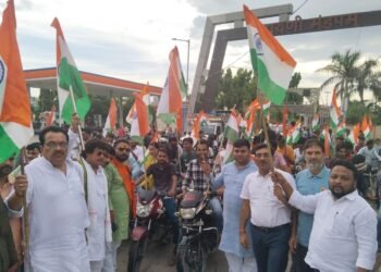 Auraiya News: भाजपाइयों ने निकाली तिरंगा यात्रा