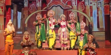 संयुक्त परिवार को तोड़कर उपभोक्ता बनाया गया भारत को