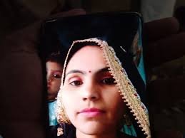 Auraiya News:  गृह कलह से परेशान विवाहिता फंदे से लटकी